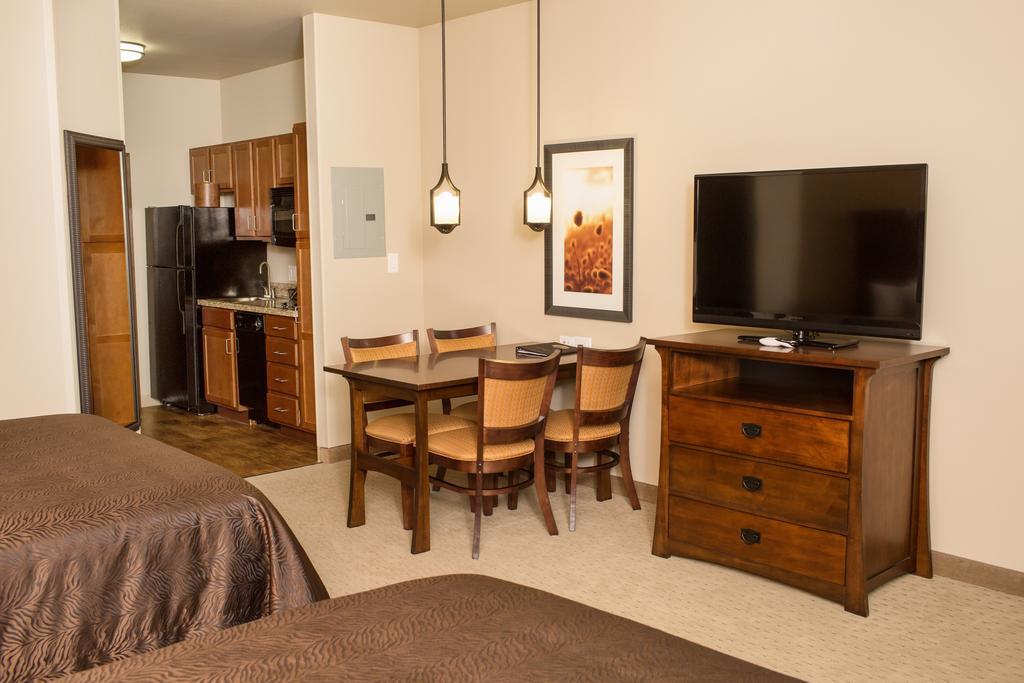 Teddy'S Residential Suites Watford City Bagian luar foto