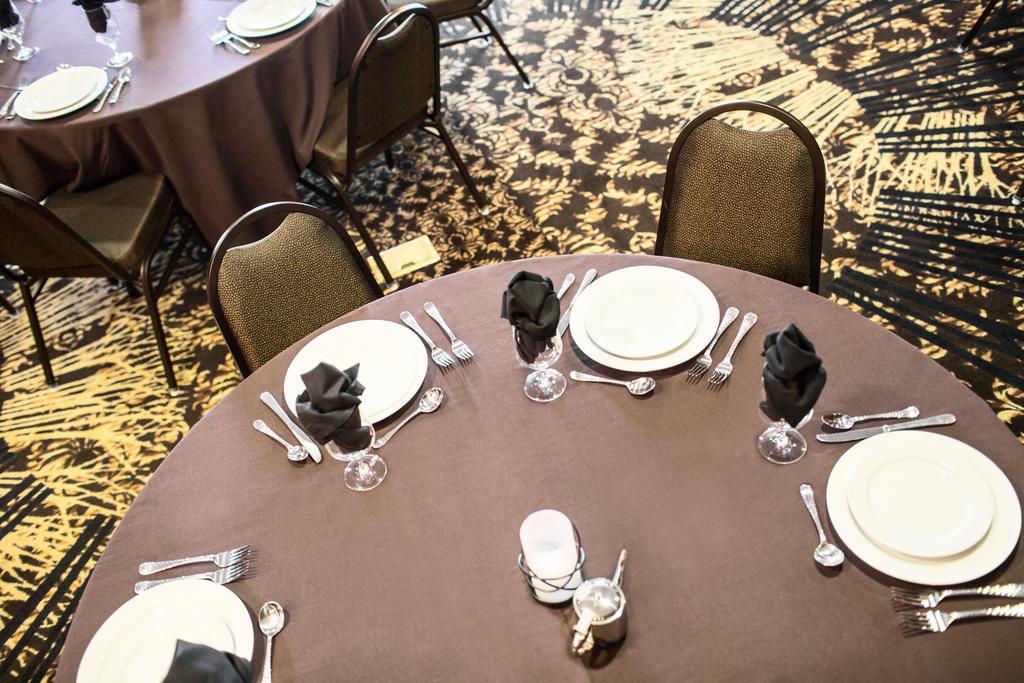 Teddy'S Residential Suites Watford City Bagian luar foto