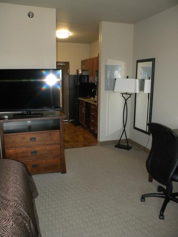 Teddy'S Residential Suites Watford City Bagian luar foto