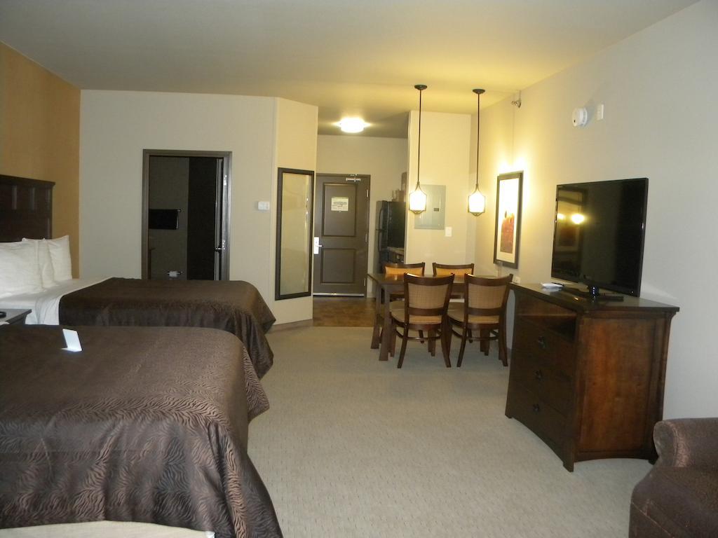 Teddy'S Residential Suites Watford City Bagian luar foto