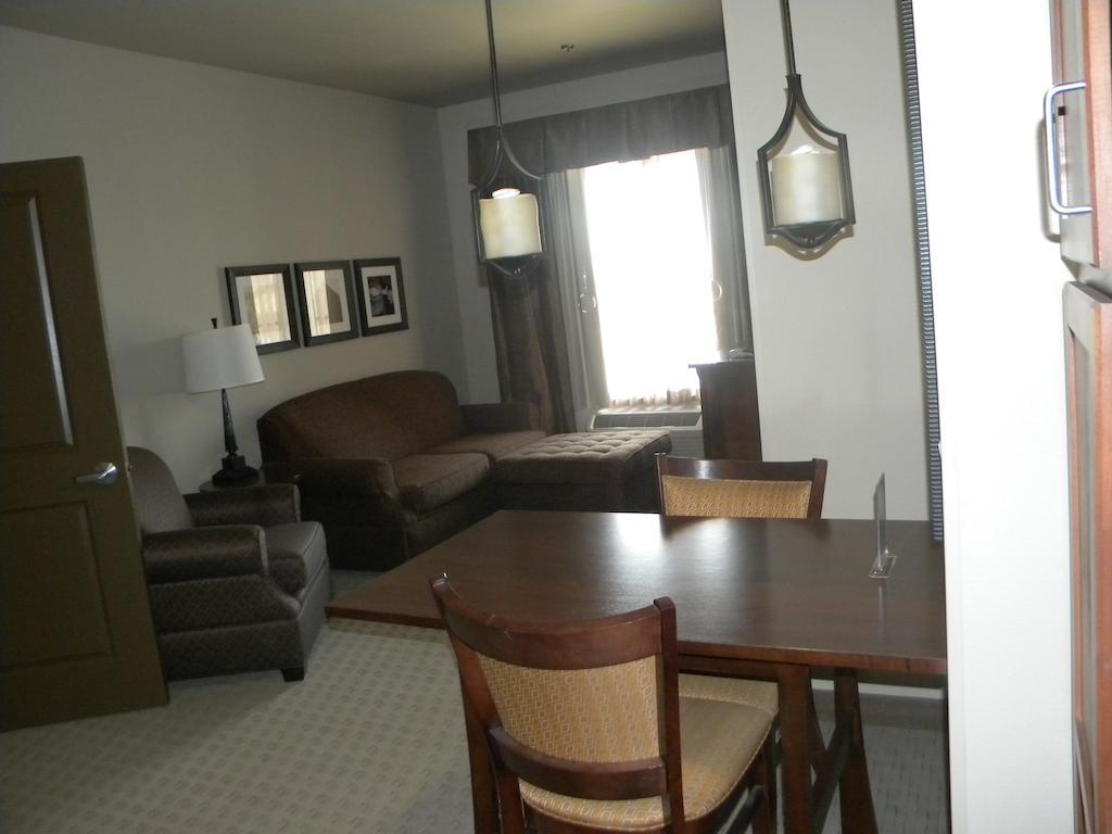 Teddy'S Residential Suites Watford City Bagian luar foto