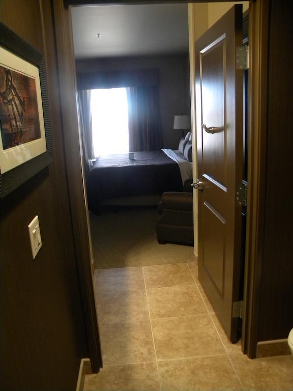 Teddy'S Residential Suites Watford City Bagian luar foto