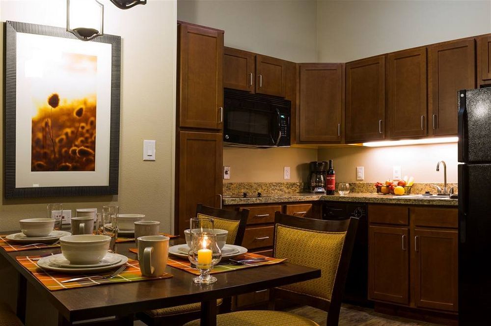 Teddy'S Residential Suites Watford City Bagian luar foto