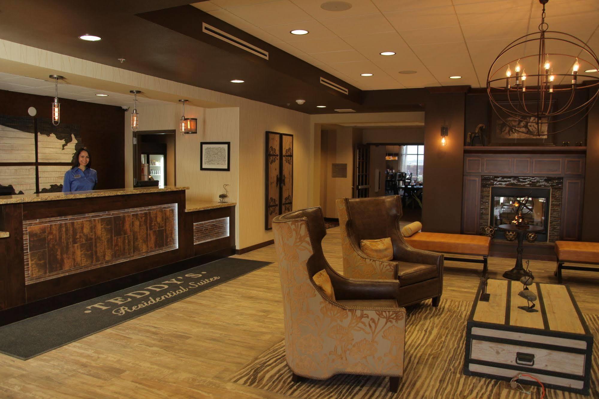 Teddy'S Residential Suites Watford City Bagian luar foto