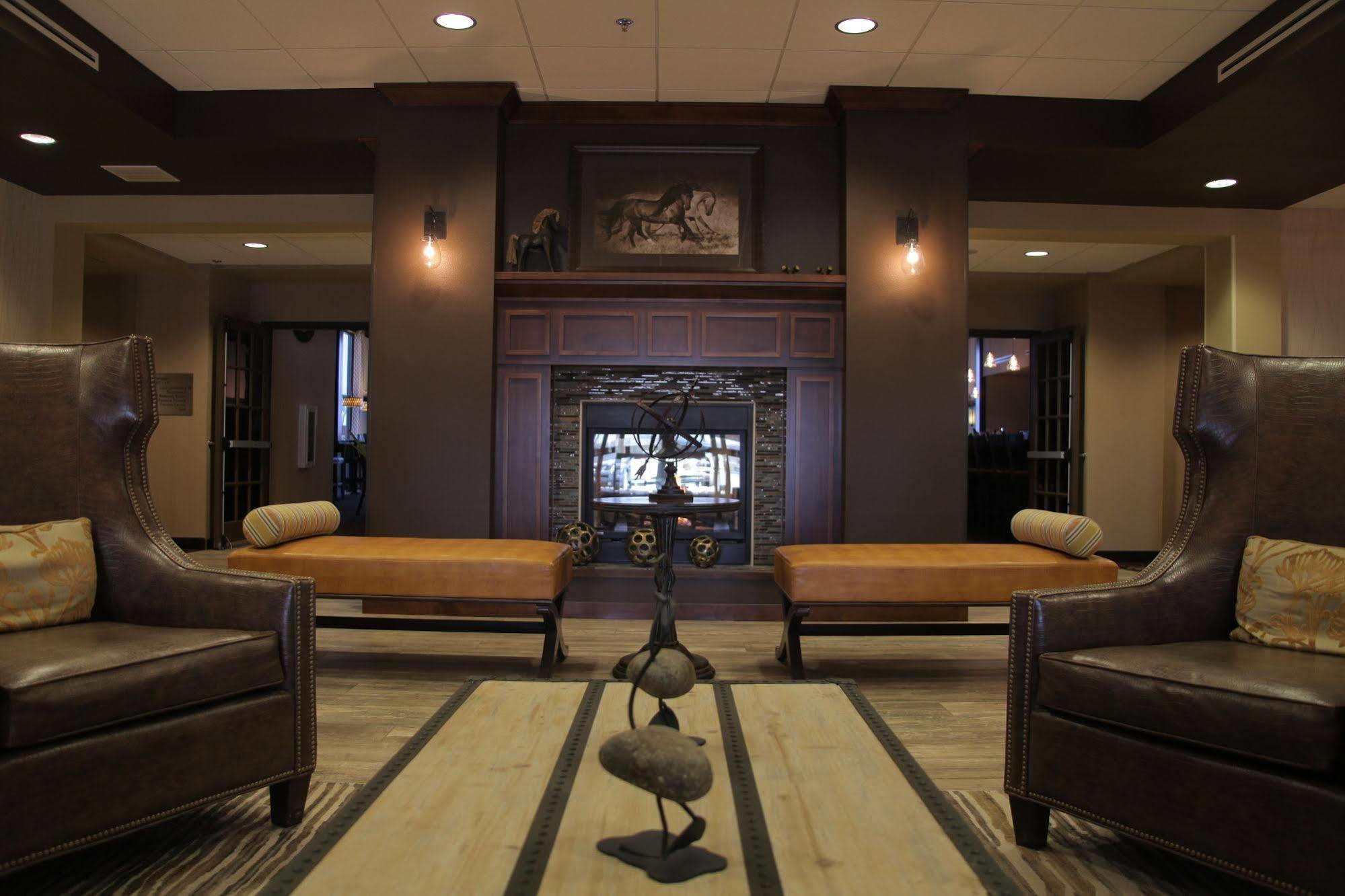 Teddy'S Residential Suites Watford City Bagian luar foto