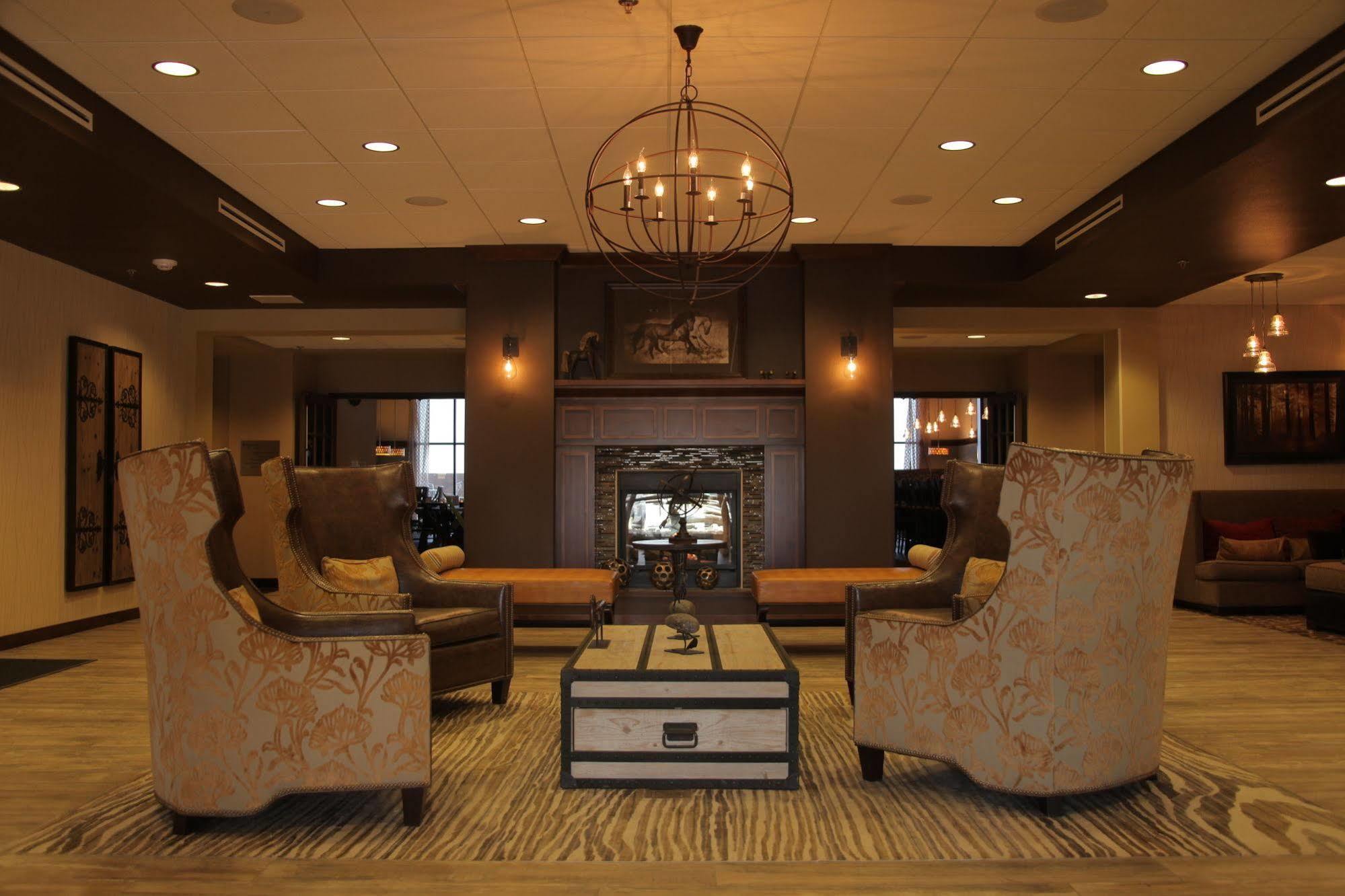 Teddy'S Residential Suites Watford City Bagian luar foto