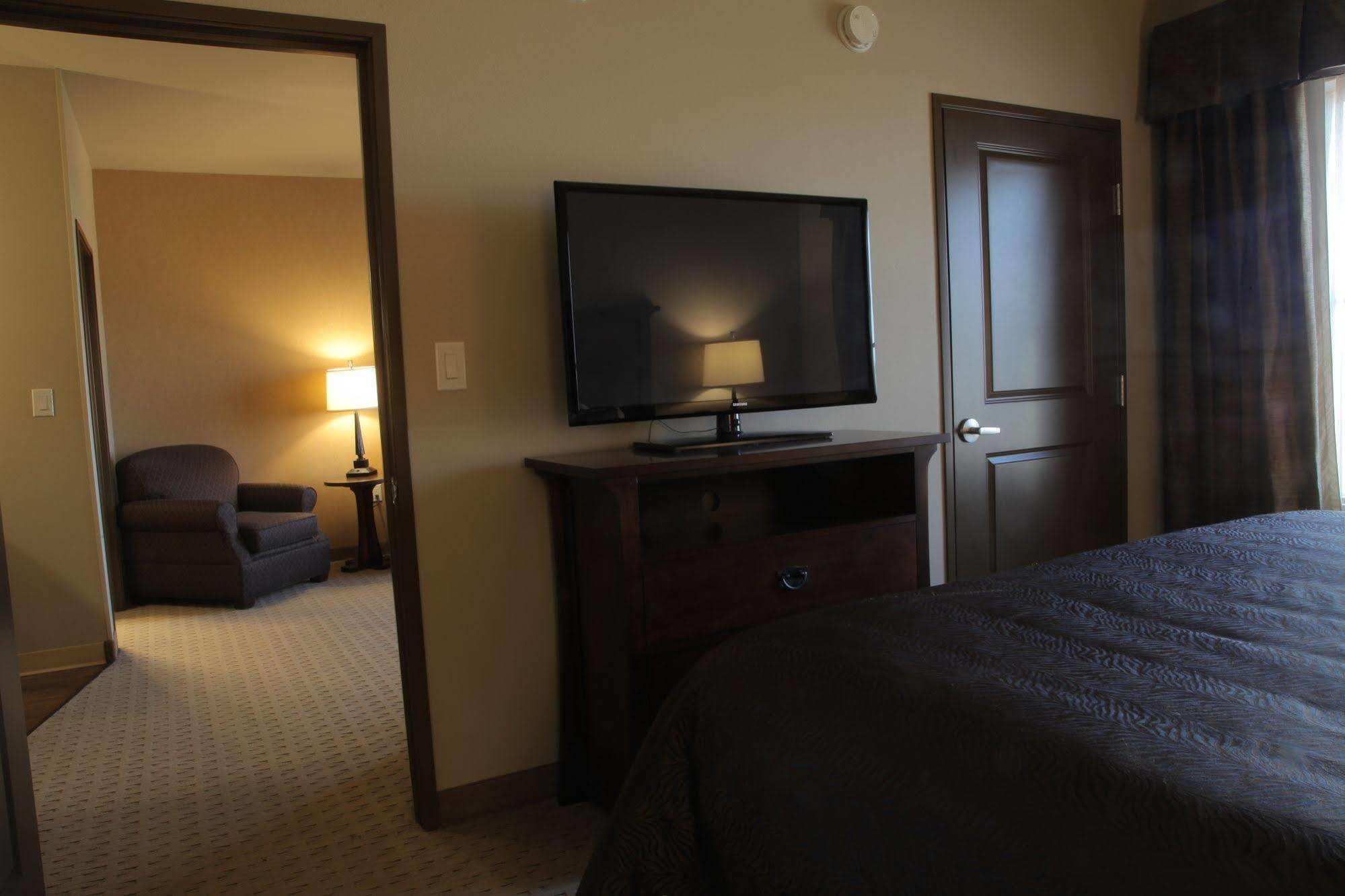 Teddy'S Residential Suites Watford City Bagian luar foto