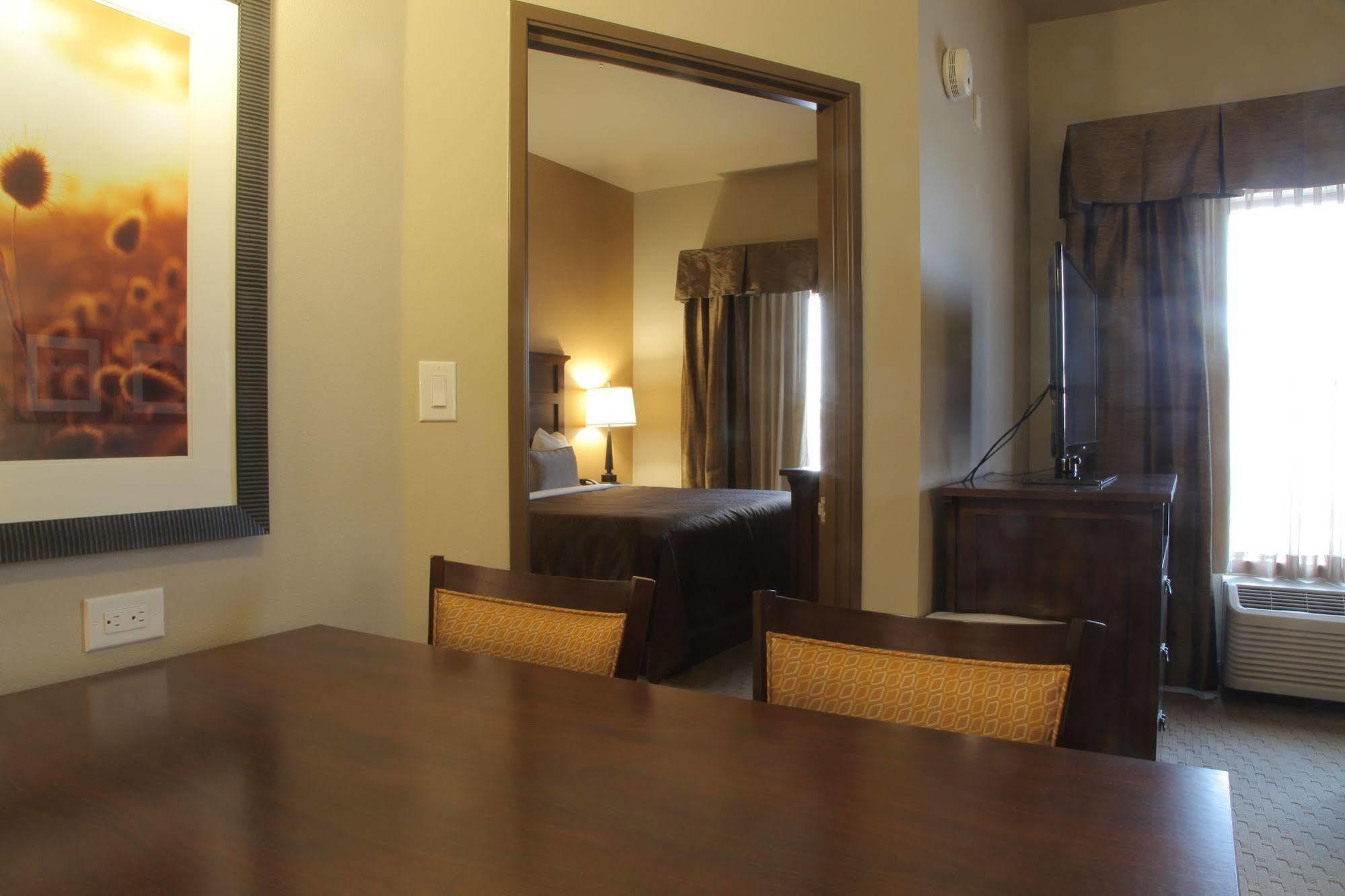 Teddy'S Residential Suites Watford City Bagian luar foto