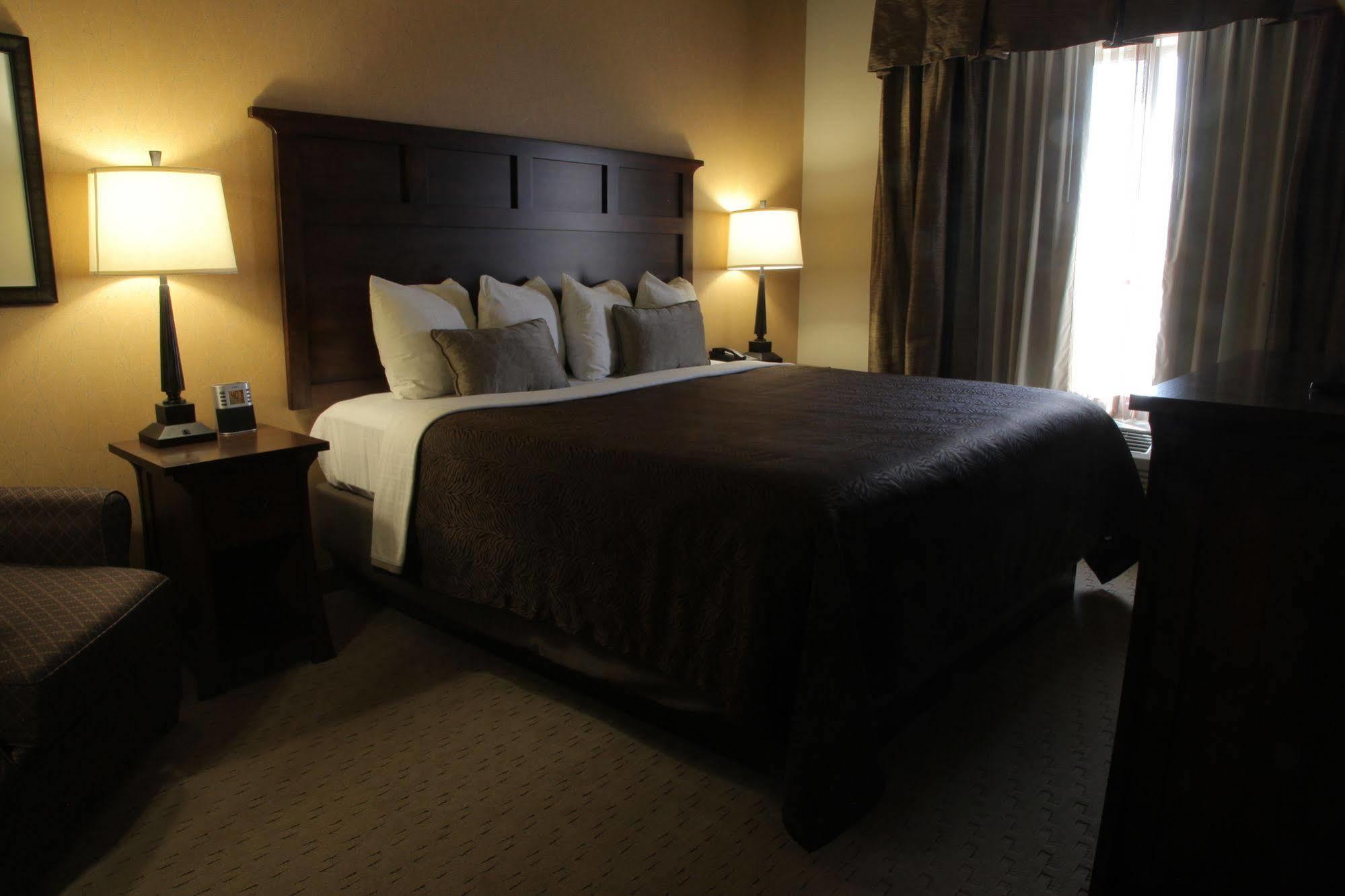 Teddy'S Residential Suites Watford City Bagian luar foto