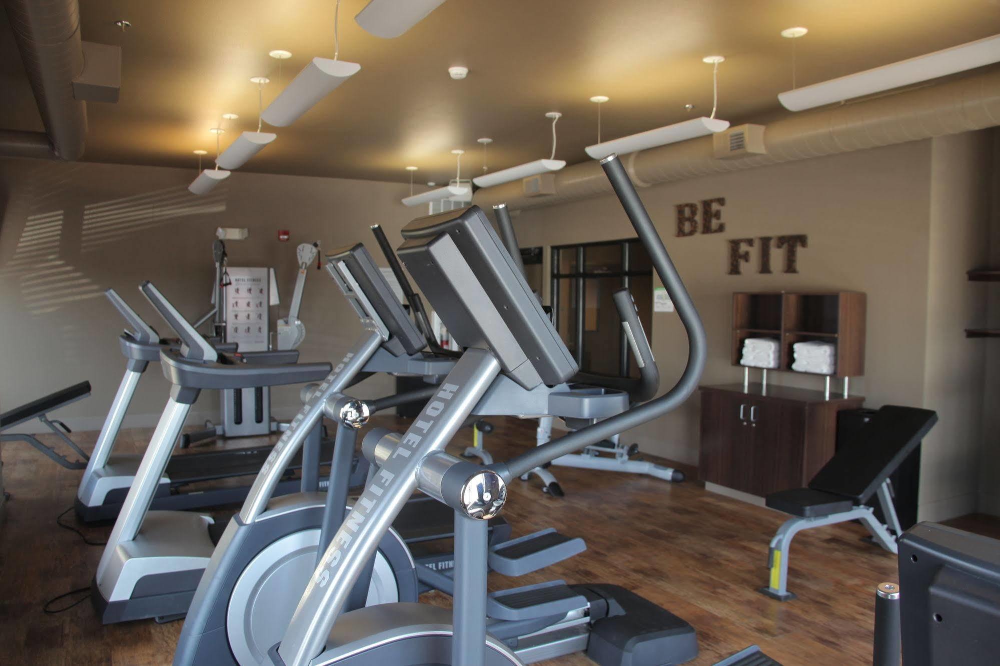 Teddy'S Residential Suites Watford City Bagian luar foto