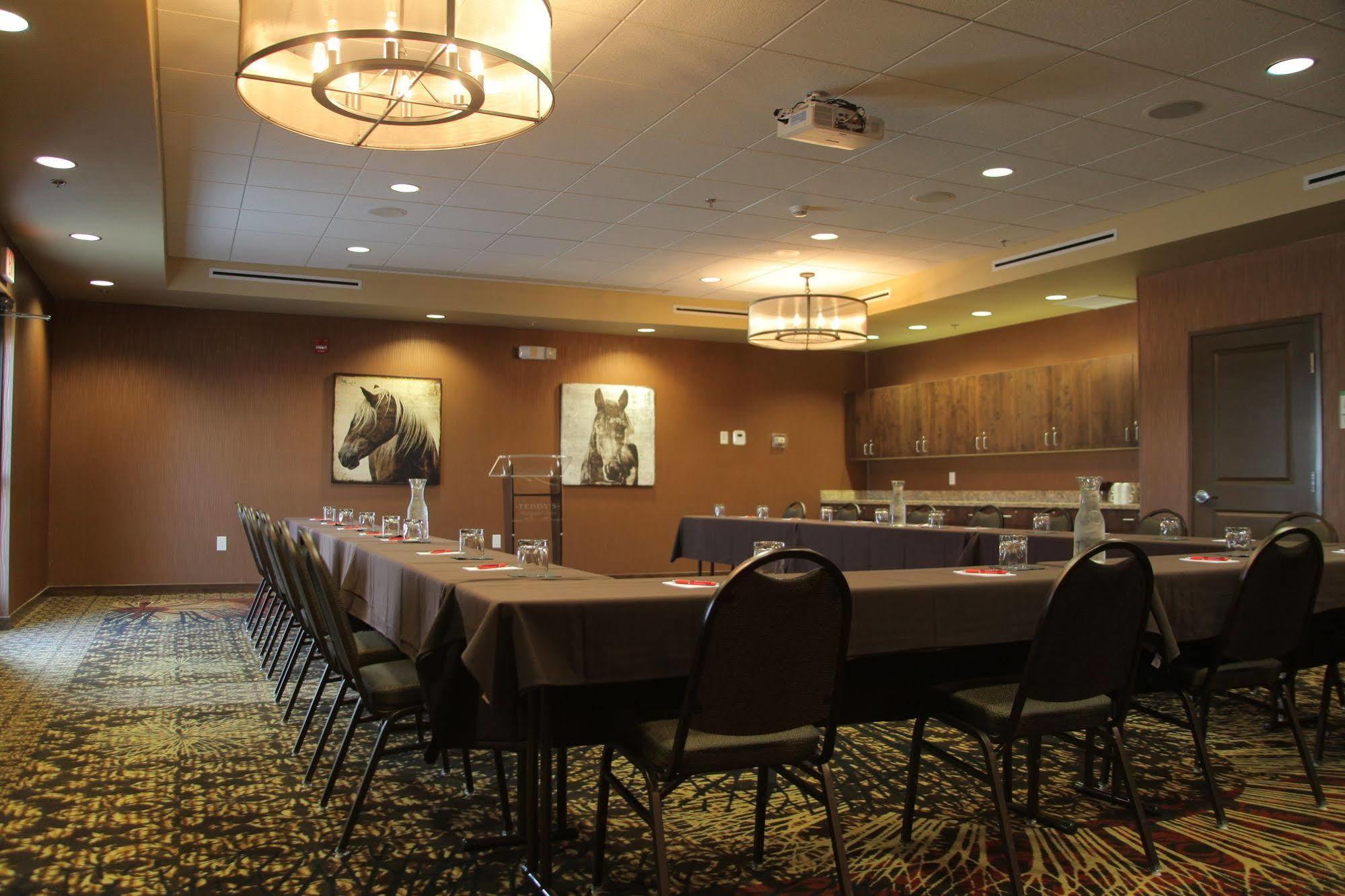 Teddy'S Residential Suites Watford City Bagian luar foto